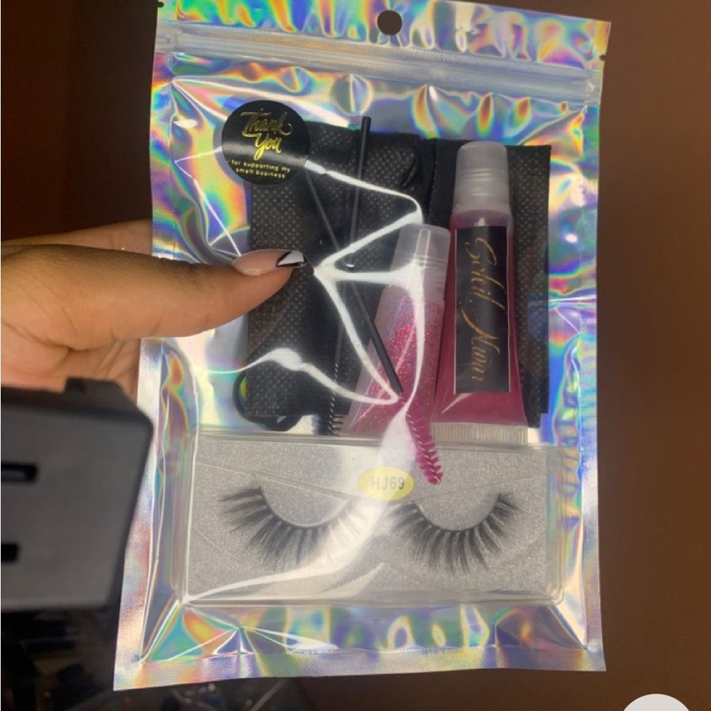 Lilly Lashes Glam Set with Black and Pink Accents